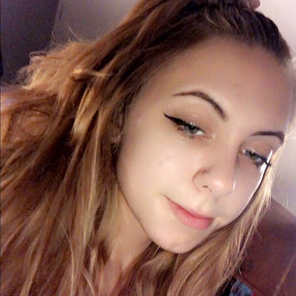 Meet your Posher, Destinee